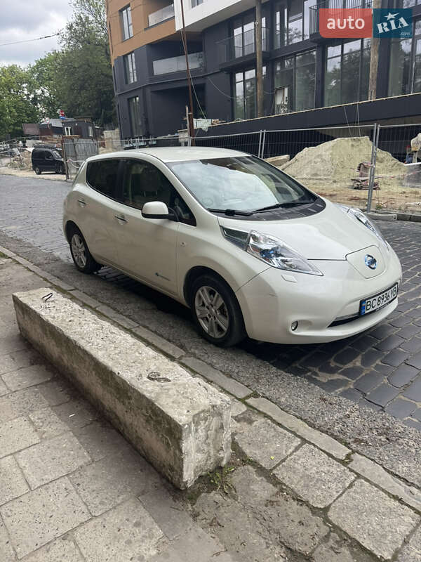 Nissan Leaf 2011