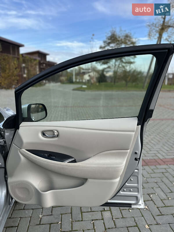 Хэтчбек Nissan Leaf 2012 в Золочеве фото 20 Хэтчбек Nissan Leaf 2012 в Золочеве