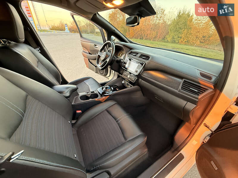 Хэтчбек Nissan Leaf 2018 в Черновцах