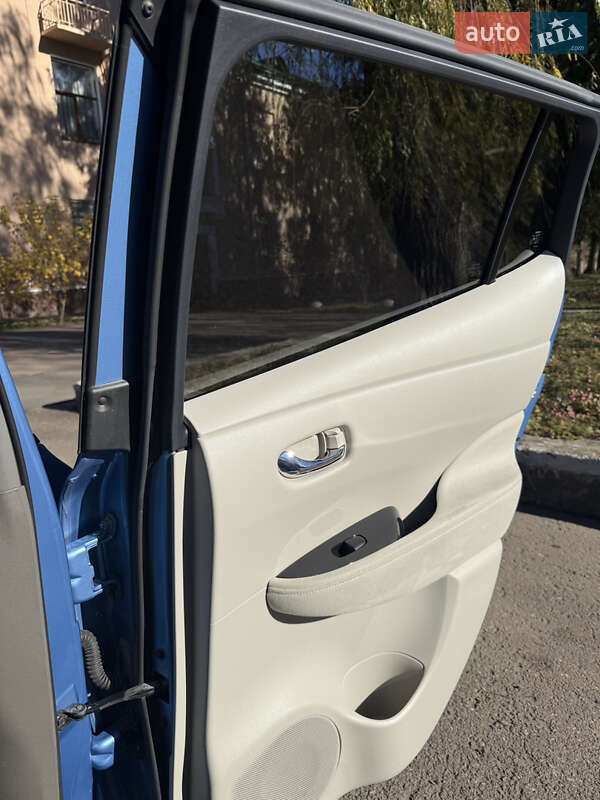 Хэтчбек Nissan Leaf 2012 в Калуше
