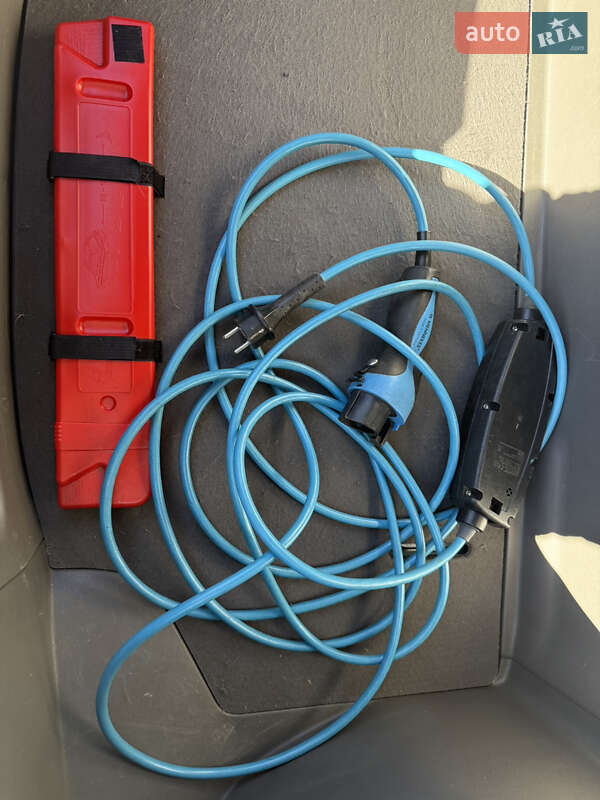 Хэтчбек Nissan Leaf 2012 в Калуше