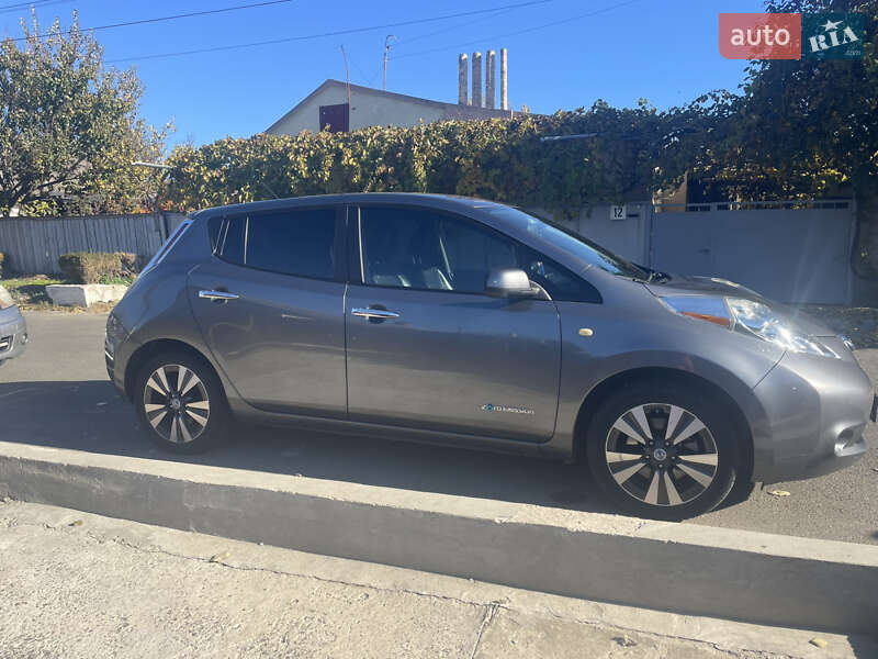 Хэтчбек Nissan Leaf 2014 в Измаиле
