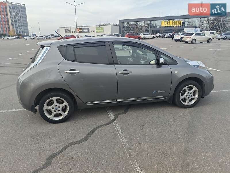 Хэтчбек Nissan Leaf 2013 в Киеве фото 12 Хэтчбек Nissan Leaf 2013 в Киеве