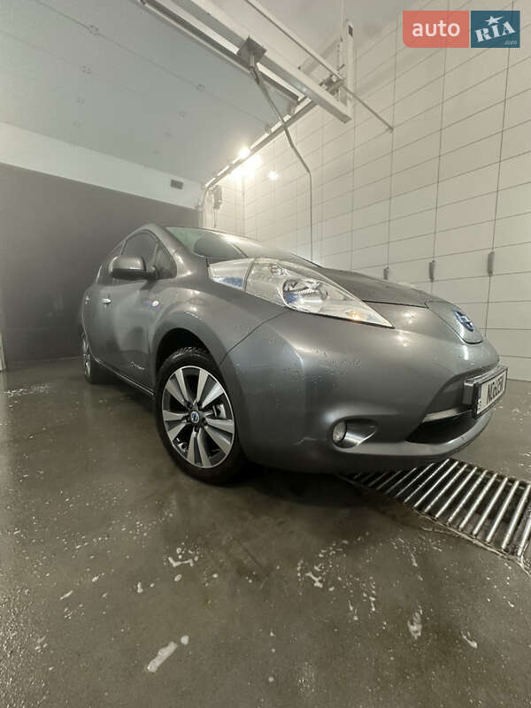 Хэтчбек Nissan Leaf 2013 в Владимире
