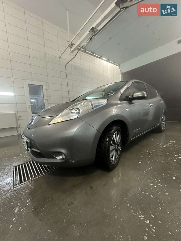 Хэтчбек Nissan Leaf 2013 в Владимире