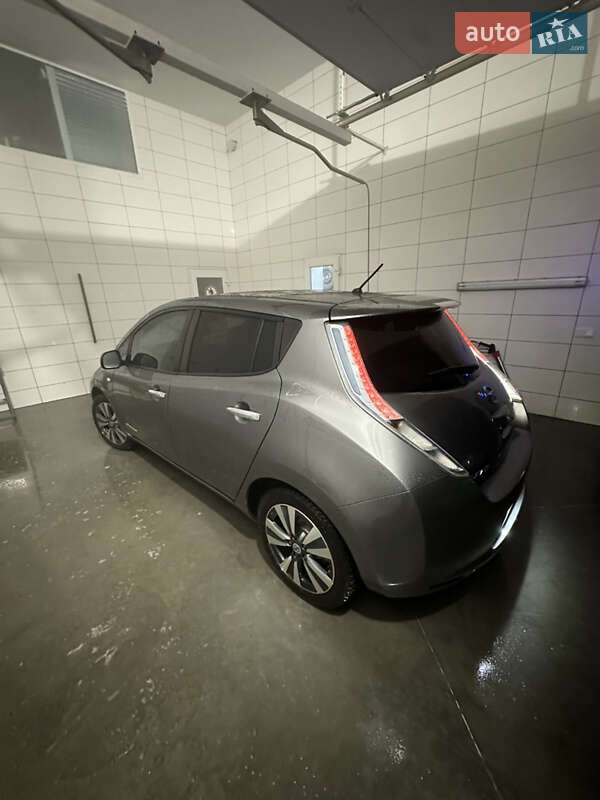 Хэтчбек Nissan Leaf 2013 в Владимире