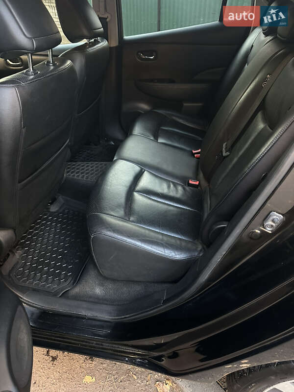 Хэтчбек Nissan Leaf 2015 в Хмельницком