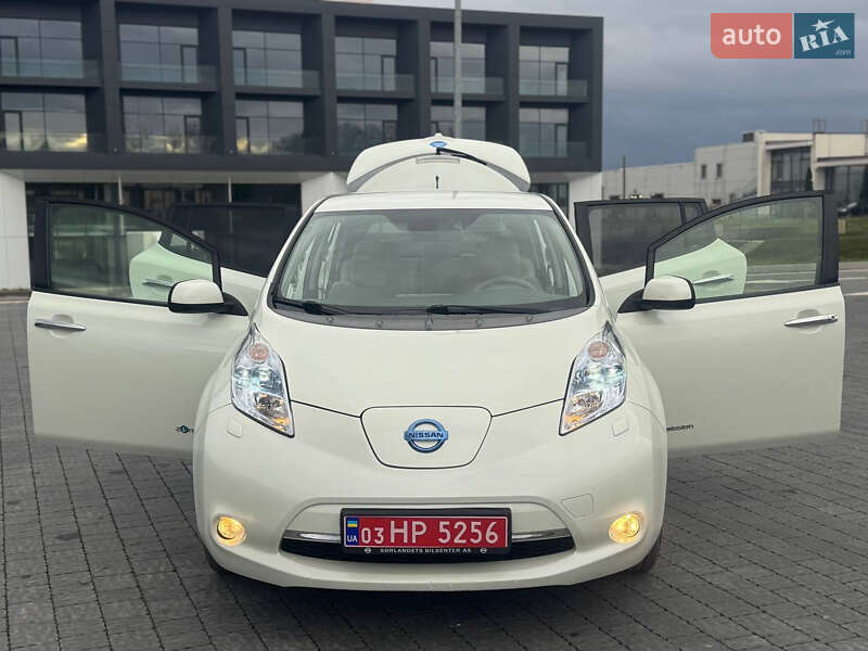 Хэтчбек Nissan Leaf 2013 в Львове