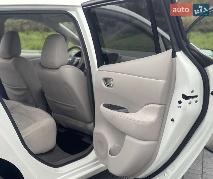 Хэтчбек Nissan Leaf 2013 в Львове