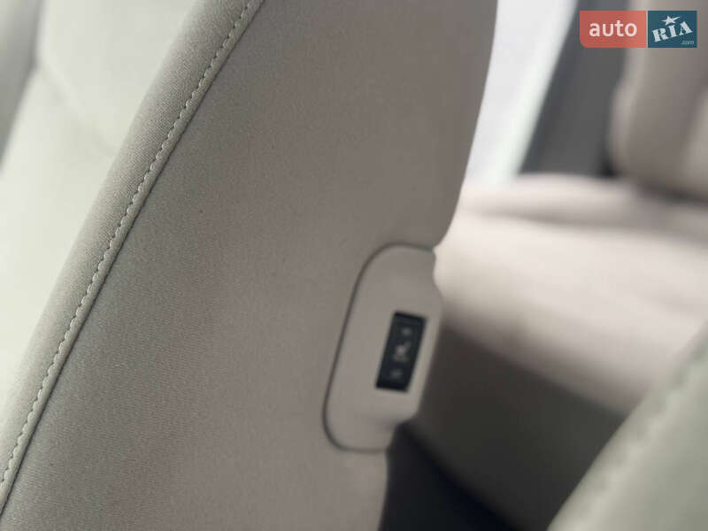 Хэтчбек Nissan Leaf 2013 в Львове