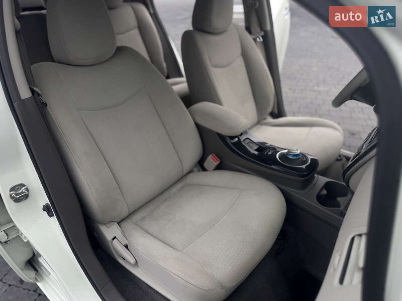 Хэтчбек Nissan Leaf 2013 в Львове