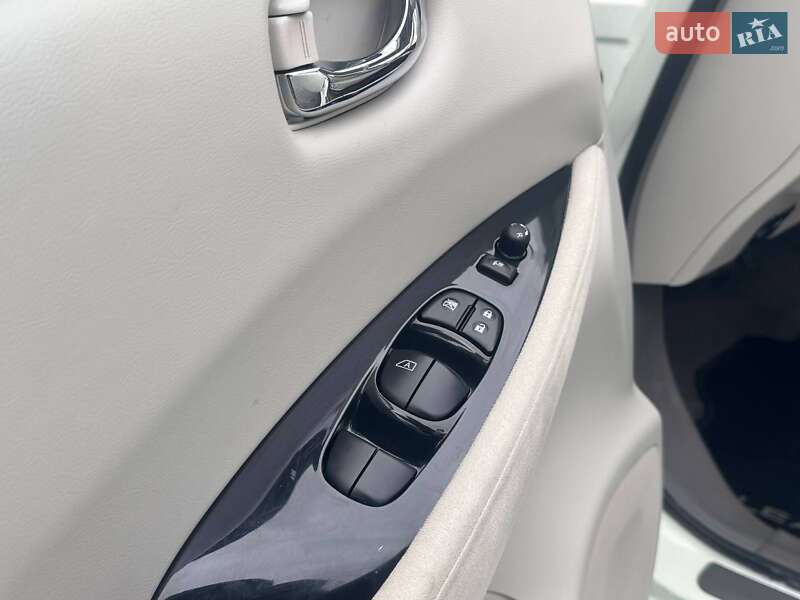 Хэтчбек Nissan Leaf 2013 в Львове