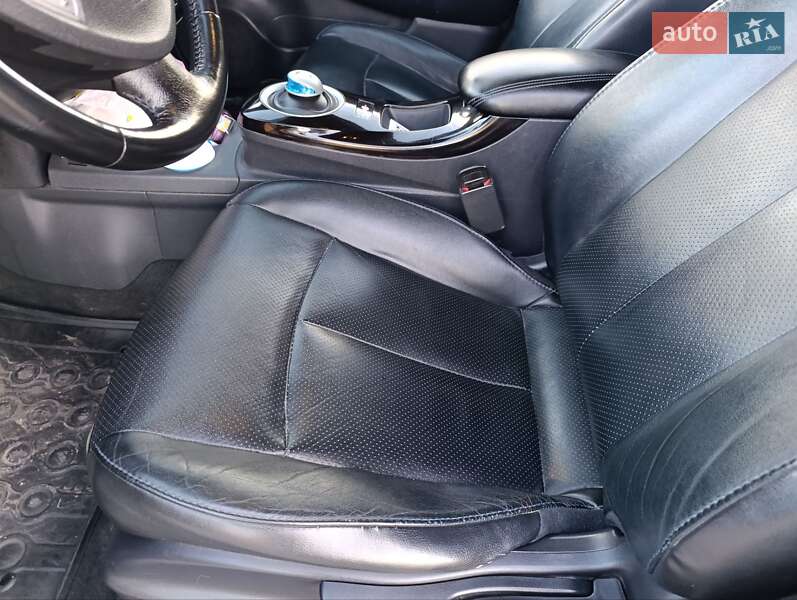 Хэтчбек Nissan Leaf 2013 в Любаре