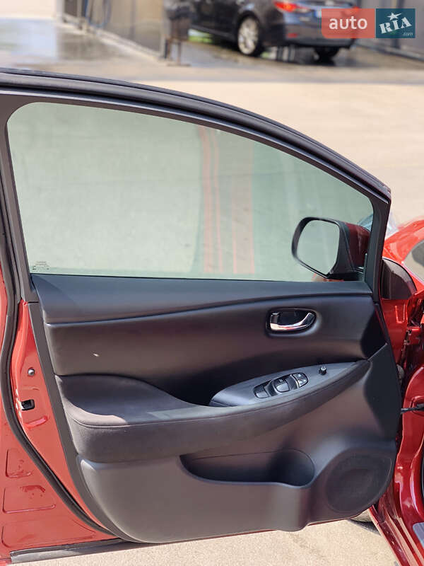 Хэтчбек Nissan Leaf 2014 в Днепре фото 12 Хэтчбек Nissan Leaf 2014 в Днепре