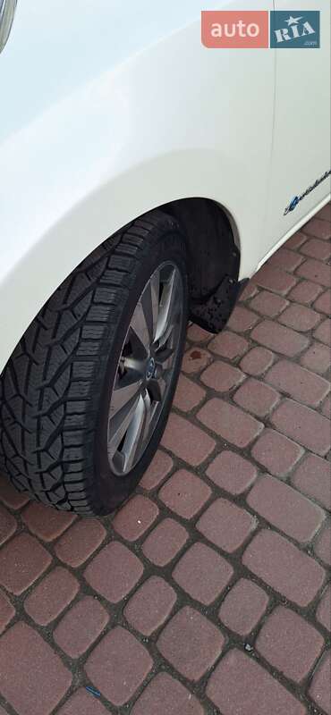 Хэтчбек Nissan Leaf 2013 в Ровно