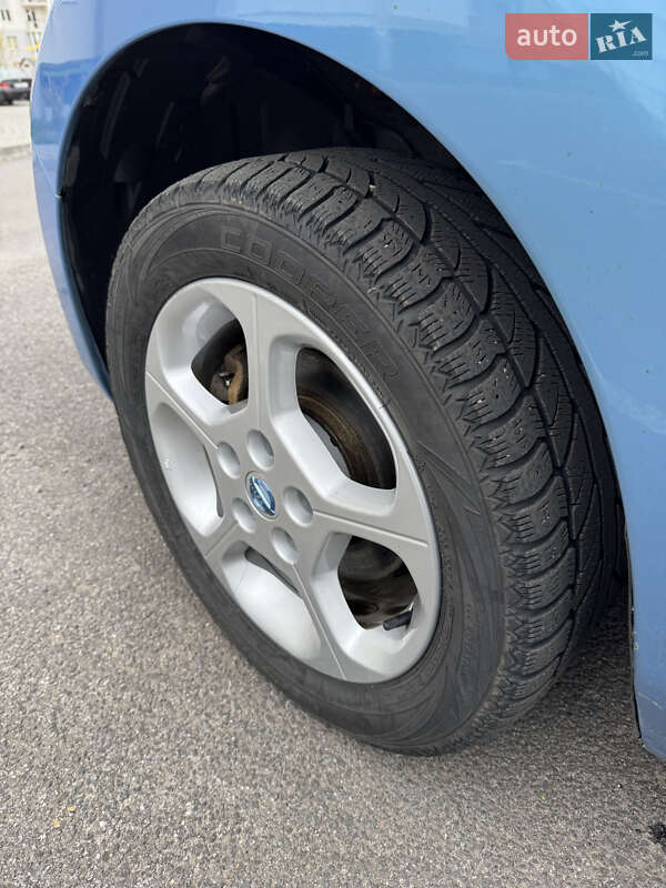 Хэтчбек Nissan Leaf 2013 в Виннице