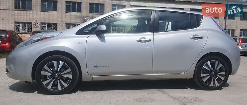Хетчбек Nissan Leaf 2012 в Житомирі