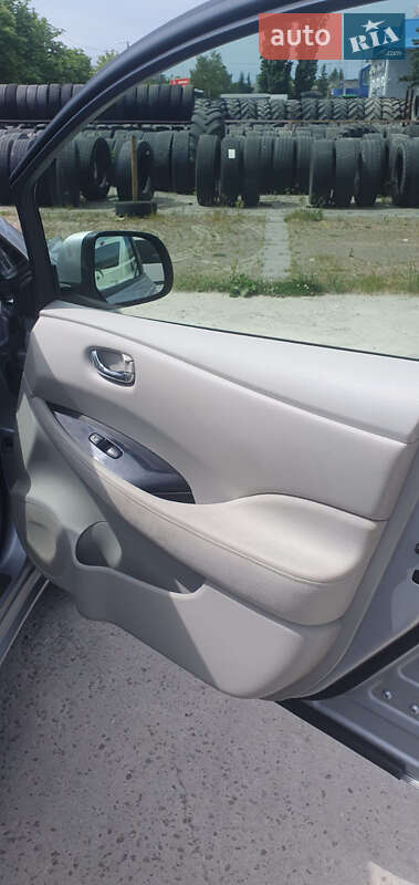 Хетчбек Nissan Leaf 2012 в Житомирі