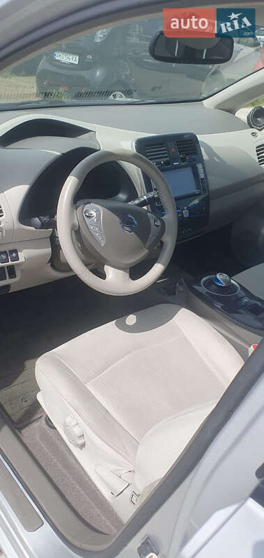 Хетчбек Nissan Leaf 2012 в Житомирі