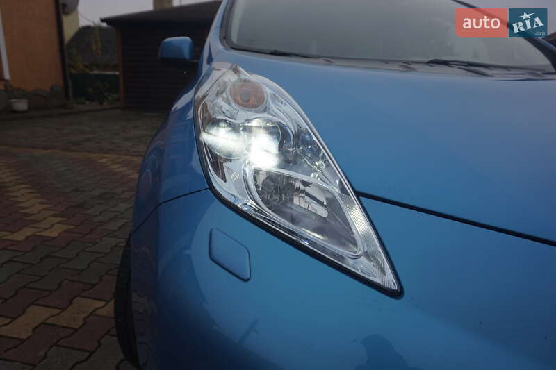 Хэтчбек Nissan Leaf 2011 в Самборе