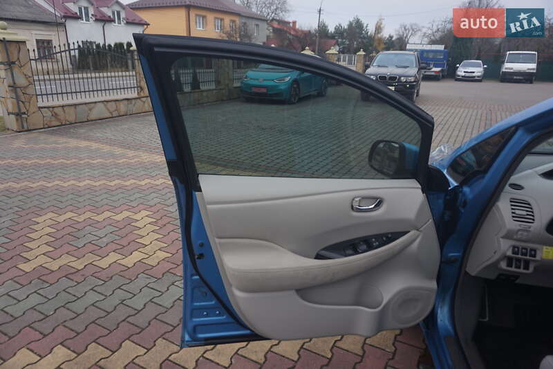 Хэтчбек Nissan Leaf 2011 в Самборе