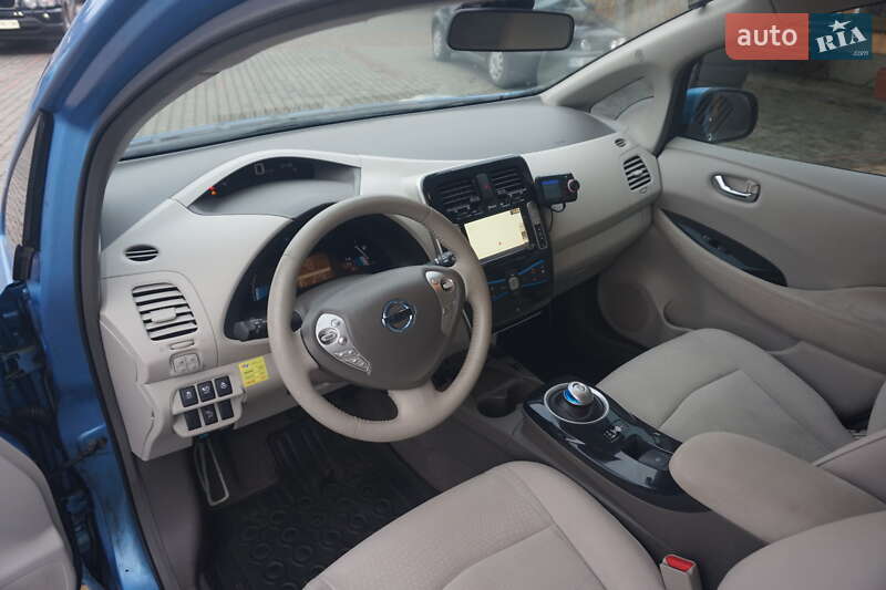 Хэтчбек Nissan Leaf 2011 в Самборе