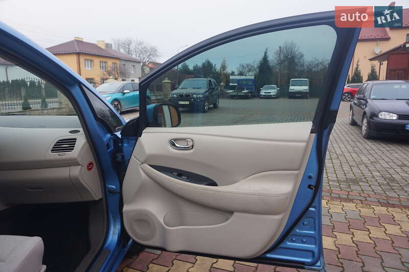 Хэтчбек Nissan Leaf 2011 в Самборе