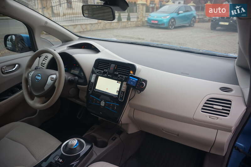 Хэтчбек Nissan Leaf 2011 в Самборе