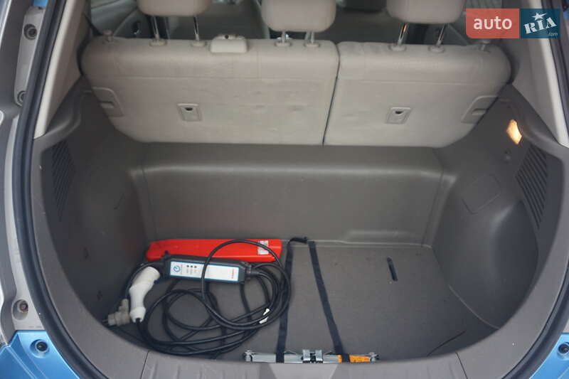 Хэтчбек Nissan Leaf 2011 в Самборе