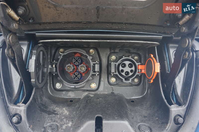 Хэтчбек Nissan Leaf 2011 в Самборе