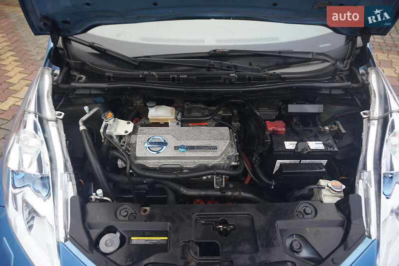 Хэтчбек Nissan Leaf 2011 в Самборе