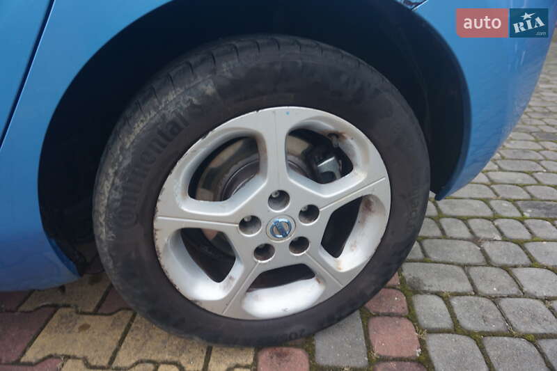 Хэтчбек Nissan Leaf 2011 в Самборе