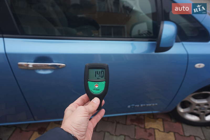 Хэтчбек Nissan Leaf 2011 в Самборе