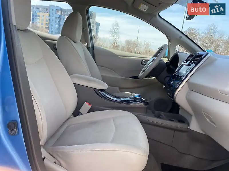 Хэтчбек Nissan Leaf 2012 в Кривом Роге