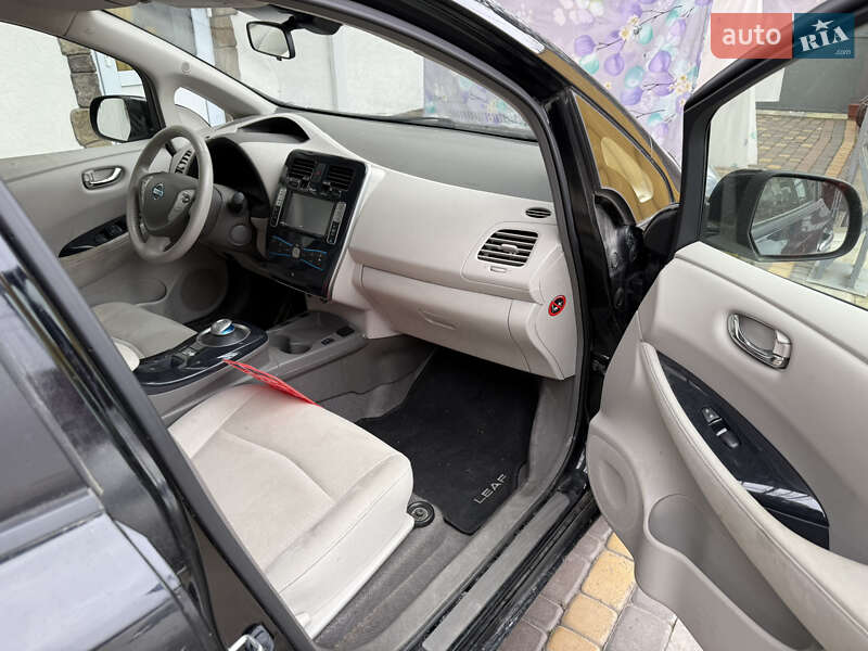 Хэтчбек Nissan Leaf 2012 в Умани