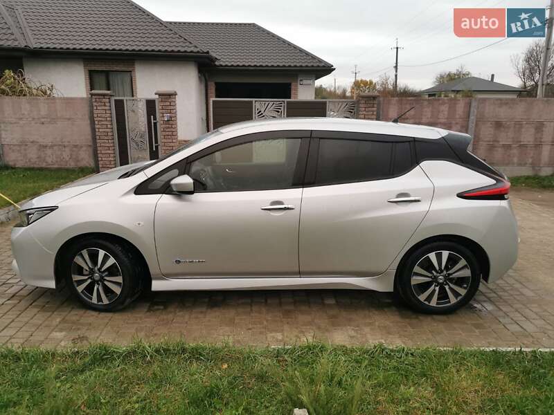 Хэтчбек Nissan Leaf 2018 в Фастове