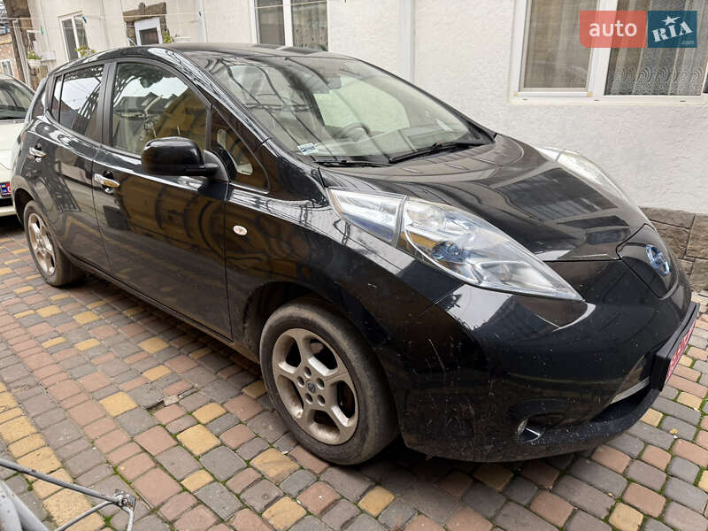 Хэтчбек Nissan Leaf 2012 в Умани