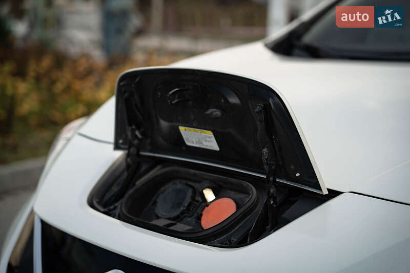 Хэтчбек Nissan Leaf 2018 в Черновцах