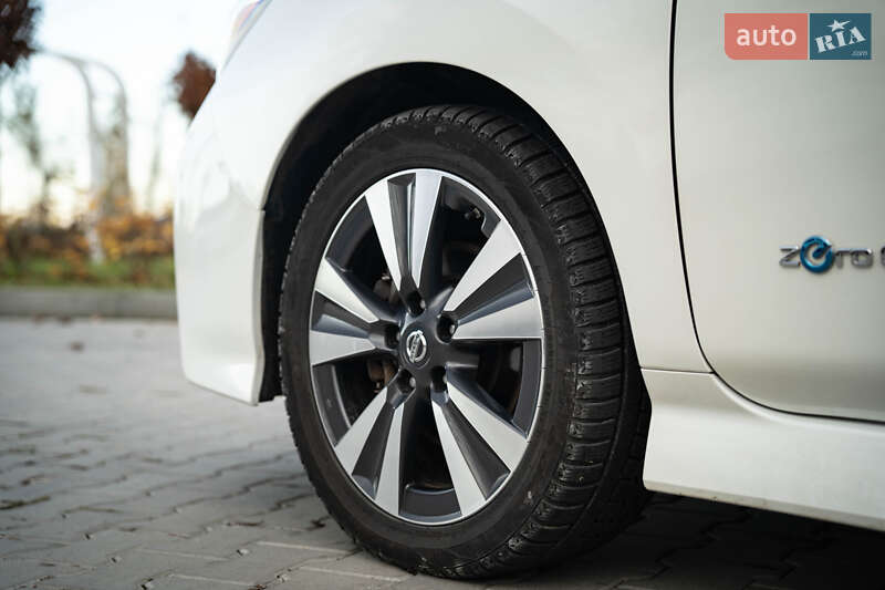 Хэтчбек Nissan Leaf 2018 в Черновцах