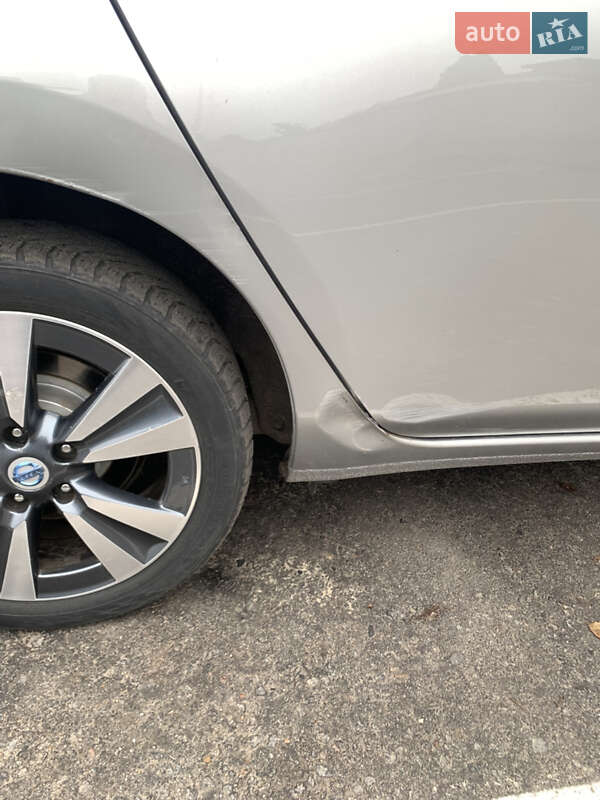 Хэтчбек Nissan Leaf 2014 в Полтаве