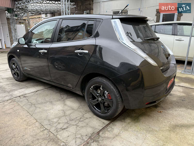 Хетчбек Nissan Leaf 2014 в Умані