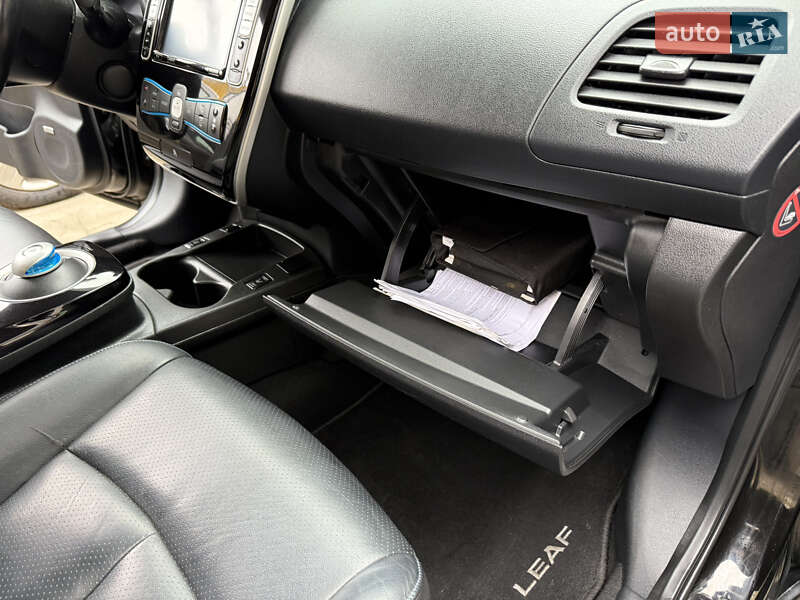 Хетчбек Nissan Leaf 2014 в Умані