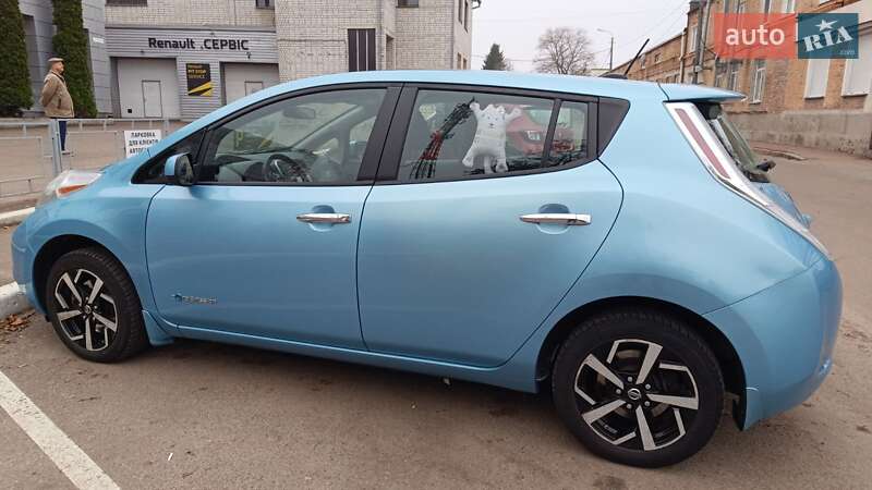 Хэтчбек Nissan Leaf 2014 в Чернигове