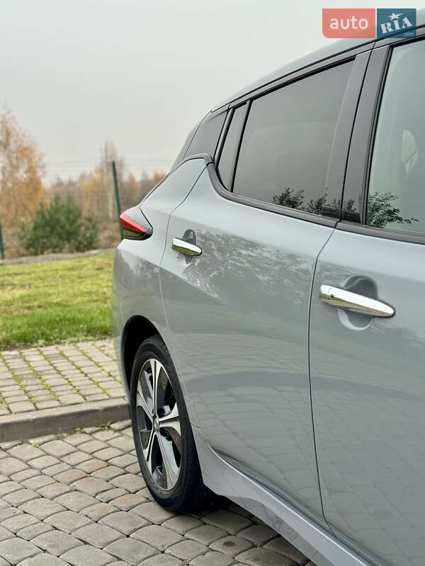 Хэтчбек Nissan Leaf 2022 в Ровно