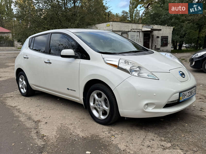 Хэтчбек Nissan Leaf 2013 в Одессе