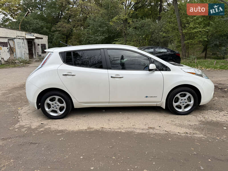 Хэтчбек Nissan Leaf 2013 в Одессе