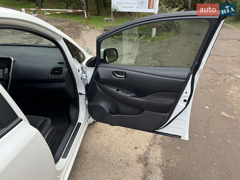 Хэтчбек Nissan Leaf 2013 в Одессе