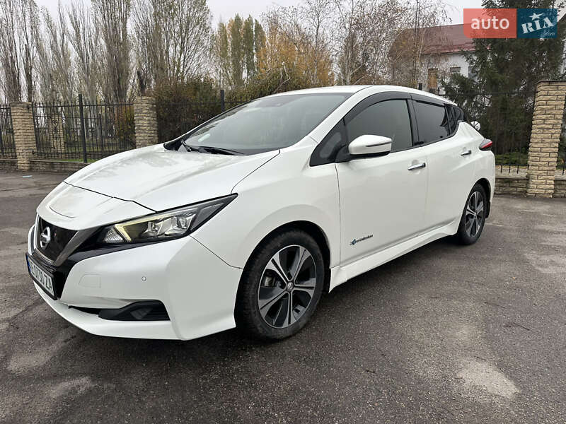 Хетчбек Nissan Leaf 2018 в Дніпрі