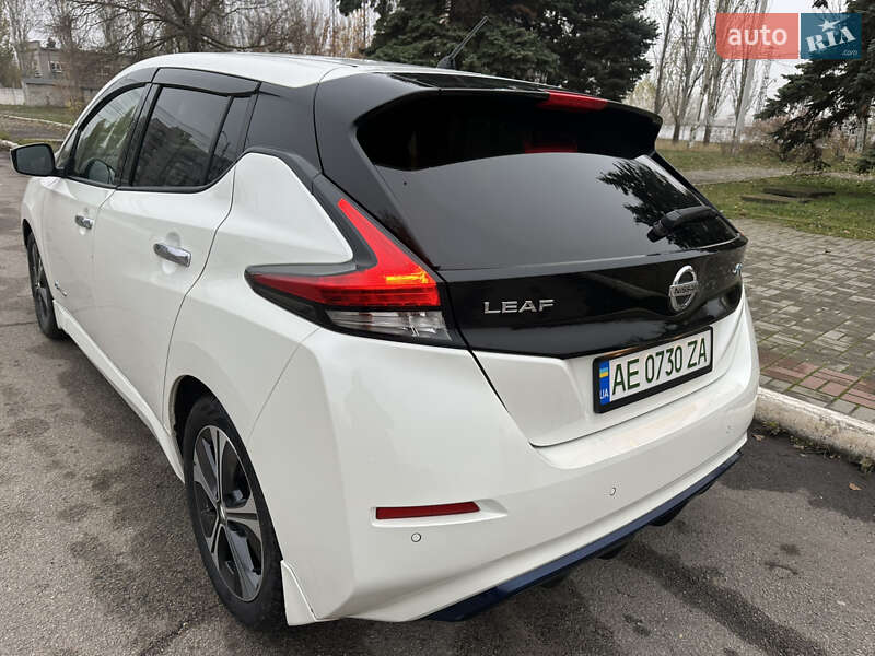 Хетчбек Nissan Leaf 2018 в Дніпрі