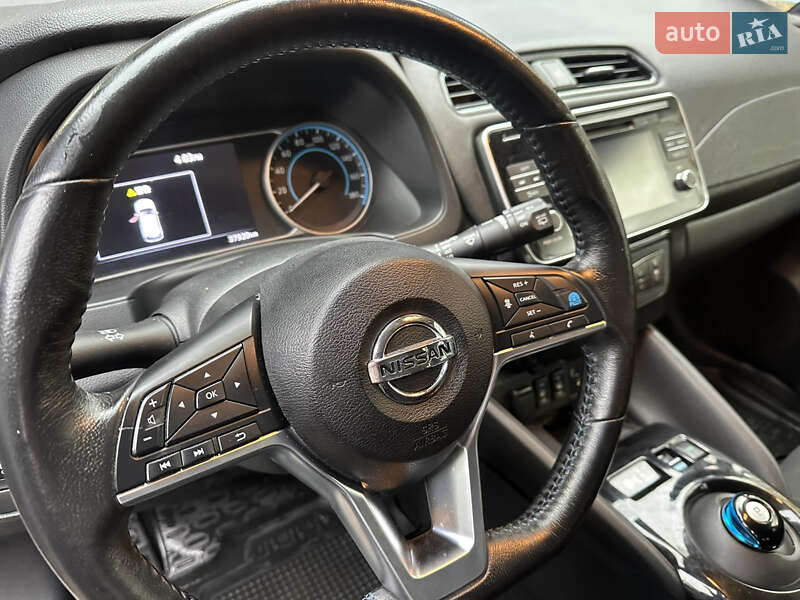 Хетчбек Nissan Leaf 2018 в Дніпрі